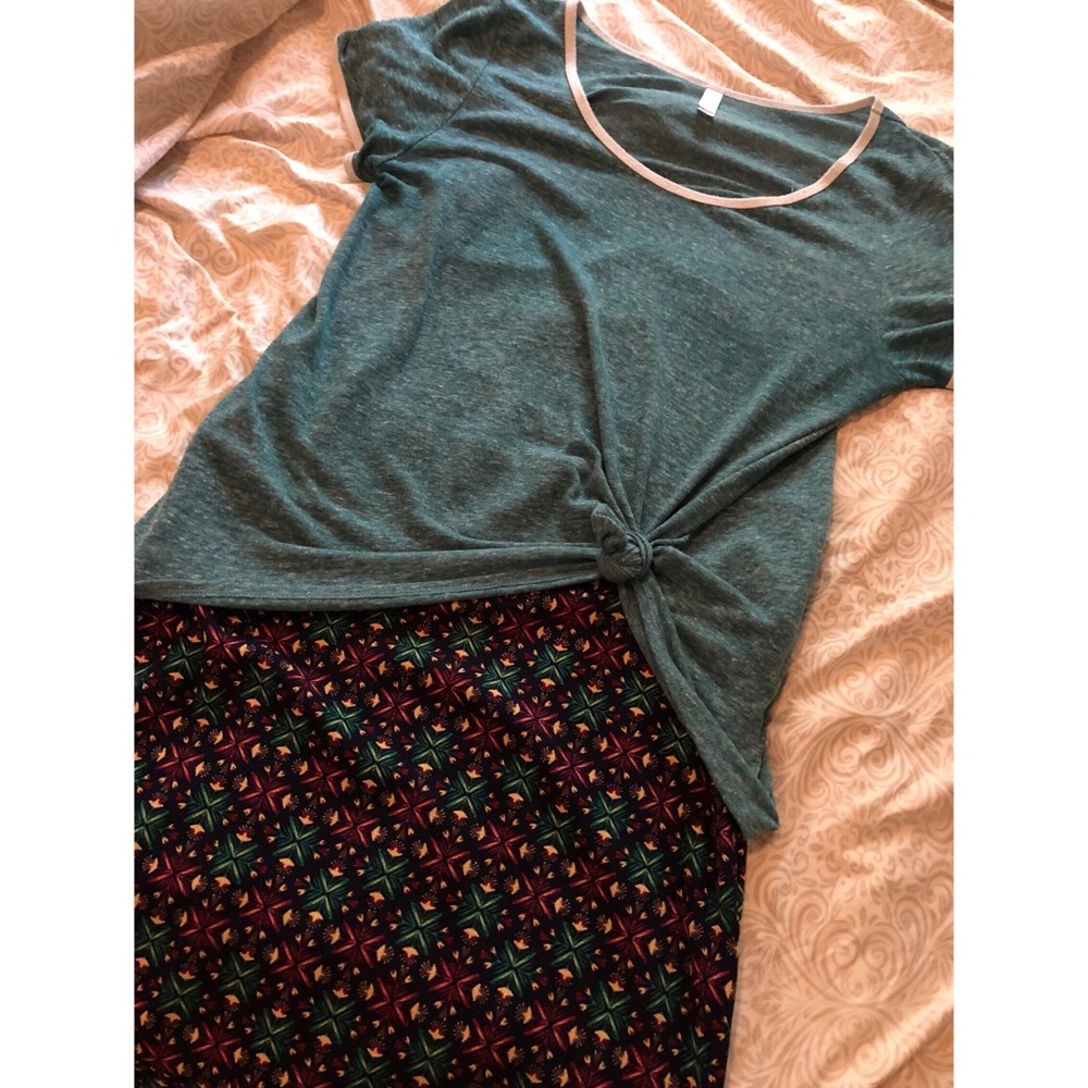 LulaRoe LLR Cassie Skirt and Classic Tee Outfit!